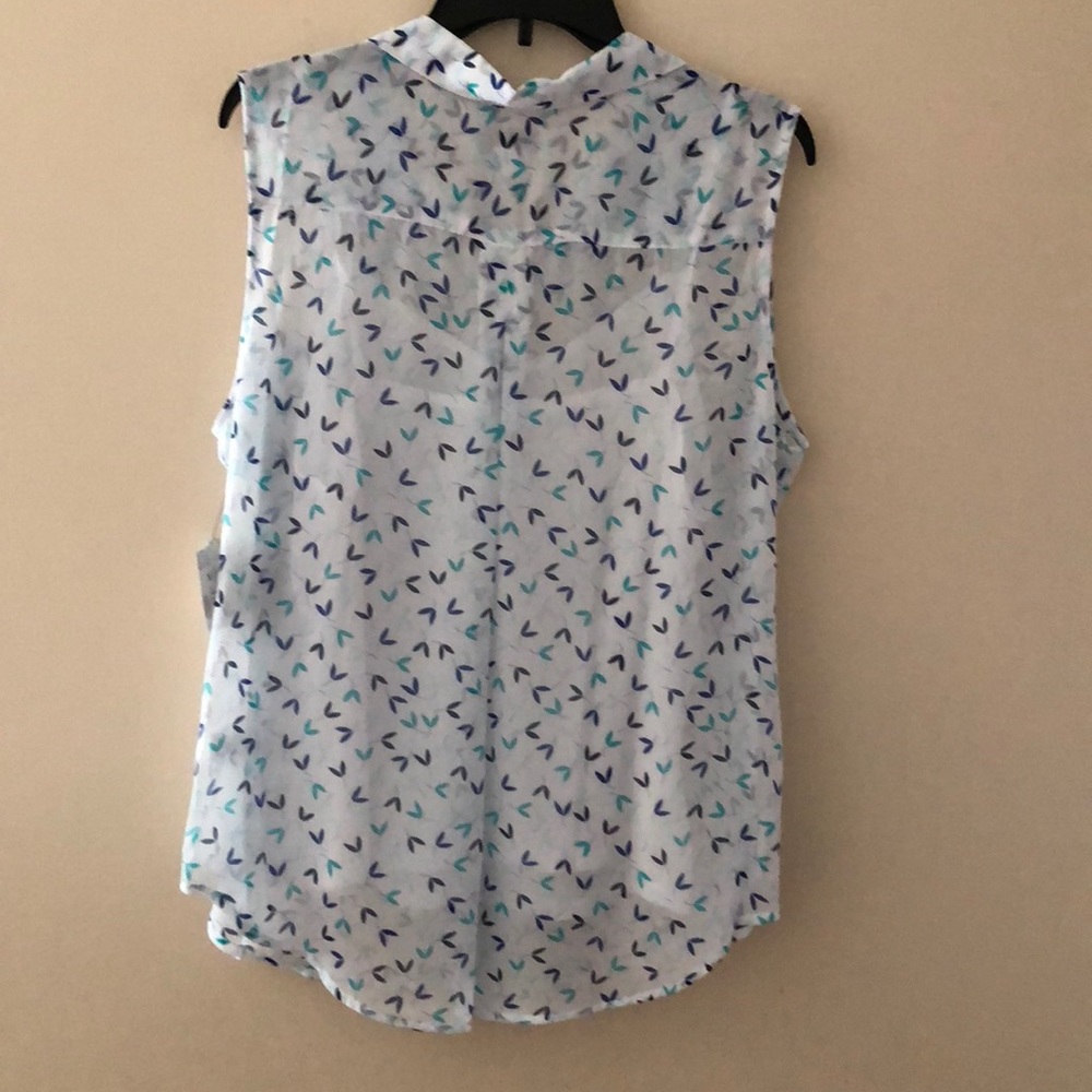Liz Claiborne Sleeveless Button Front Blouse - Picture 5 of 7